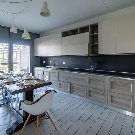The Best Rent - Spacious Four-bedroom Close To Forlanini Distrct Lejlighed Milano