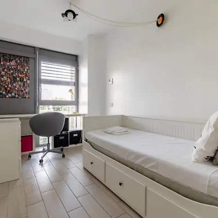 The Best Rent - Spacious Four-bedroom Close To Forlanini Distrct Lejlighed *